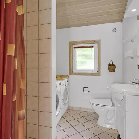 4 Bedroom Beautiful In Hébergement de vacances