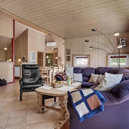 Hébergement de vacances 4 Bedroom Beautiful In *