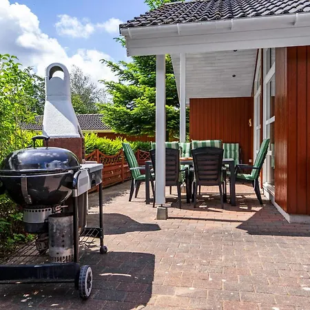 Hébergement de vacances 4 Bedroom Beautiful In Oksbøl