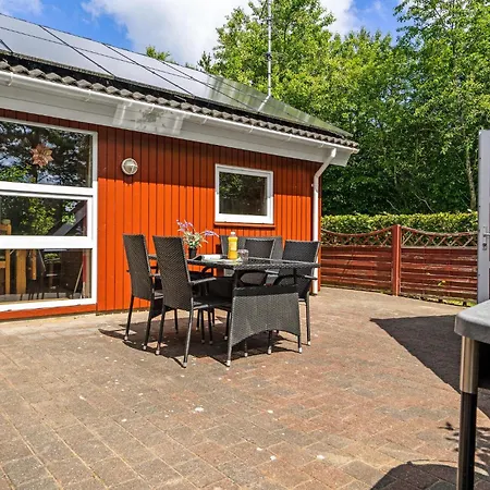 4 Bedroom Beautiful In Hébergement de vacances Oksbøl